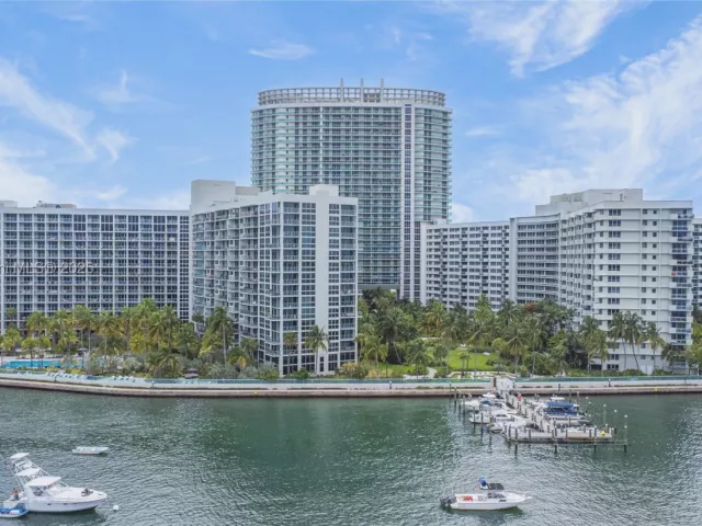 1-bedroom condo for sale in Miami Beach - 1500 Bay Rd 1558S - MondialRealty