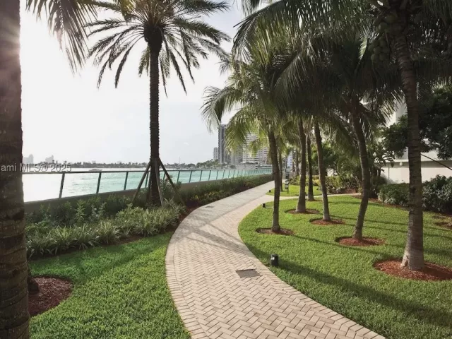1-bedroom condo for sale in Miami Beach - 1500 Bay Rd 1558S - MondialRealty