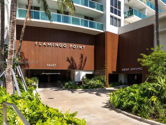 1-bedroom condo for sale in Miami Beach - 1500 Bay Rd 1558S - MondialRealty