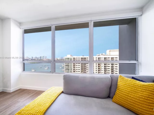 1-bedroom condo for sale in Miami Beach - 1500 Bay Rd 1558S - MondialRealty