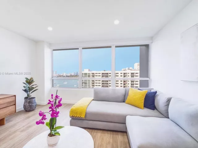 1-bedroom condo for sale in Miami Beach - 1500 Bay Rd 1558S - MondialRealty