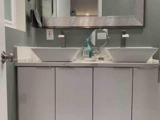 Home for rent at 428 N Crescent Dr - photo 7448770