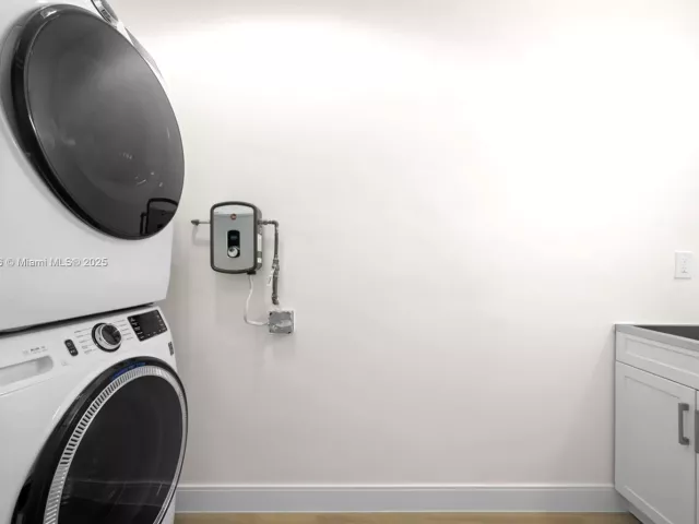 Home for sale at 7994 Crespi Blvd - photo 6835263