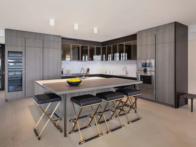 4-bedroom condo for sale in Surfside - 8955 Collins Ave 402 - MondialRealty