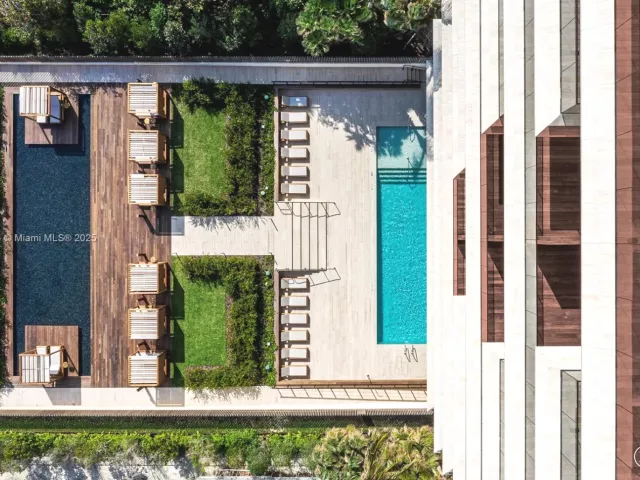 4-bedroom condo for sale in Surfside - 8955 Collins Ave 402 - MondialRealty