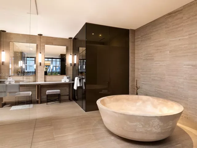 4-bedroom condo for sale in Surfside - 8955 Collins Ave 402 - MondialRealty