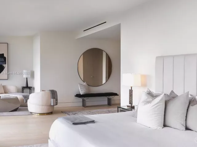 4-bedroom condo for sale in Surfside - 8955 Collins Ave 402 - MondialRealty