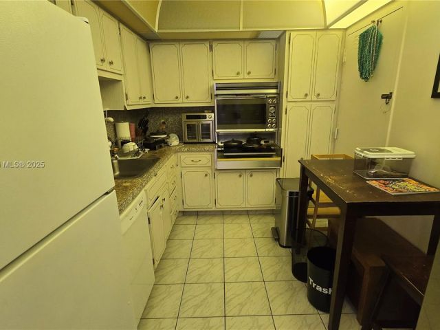 Apartment for rent  Unit #3A - photo 7437686