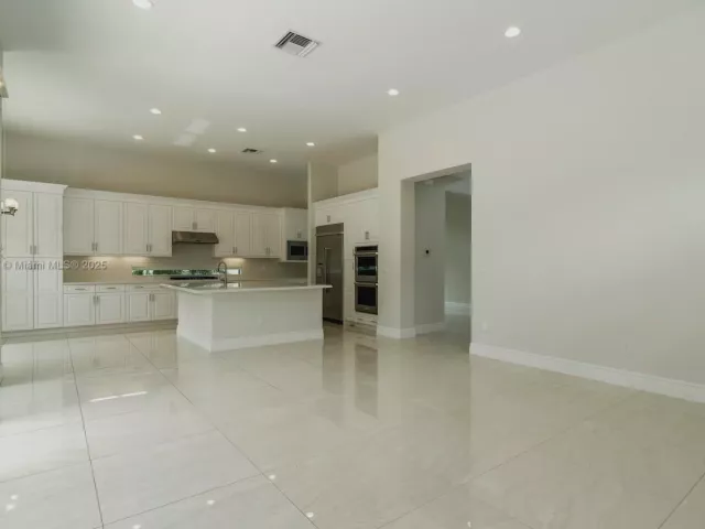 5-bedroom home for rent in Delray Beach - 16245 Pantheon Pass - MondialRealty