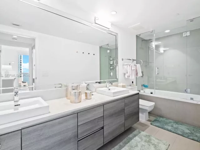 1-bedroom condo for rent in Miami - 1080 Brickell Ave 2506 - MondialRealty