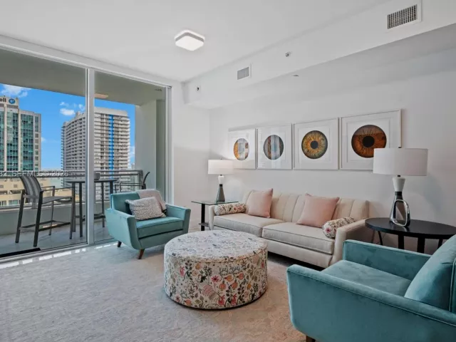 1-bedroom condo for rent in Miami - 1080 Brickell Ave 2506 - MondialRealty