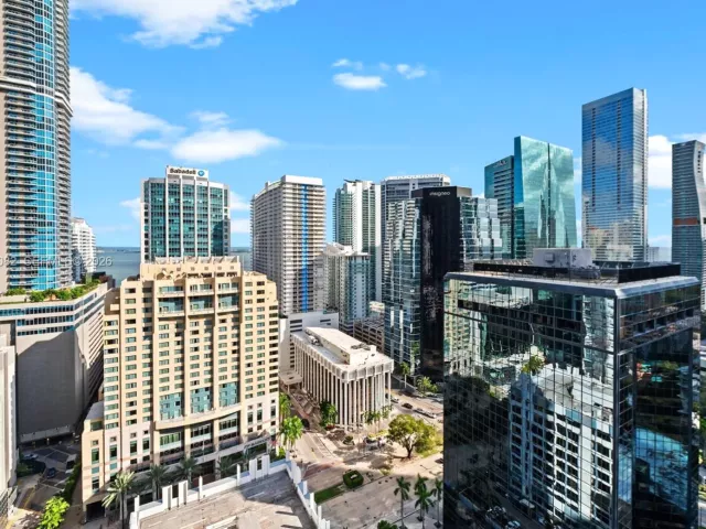 1-bedroom condo for rent in Miami - 1080 Brickell Ave 2506 - MondialRealty