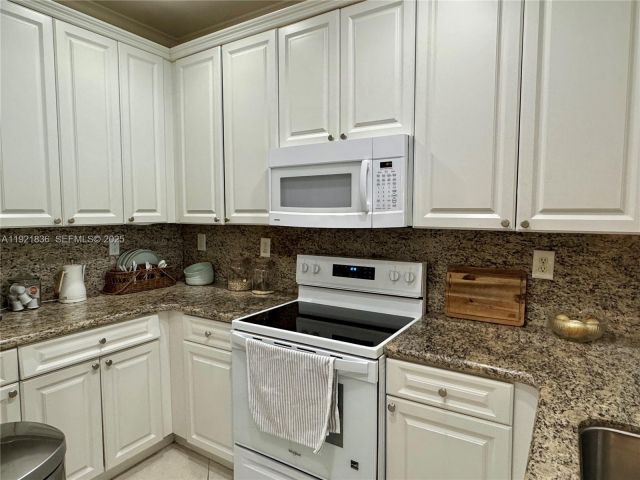 3-bedroom home for sale in Homestead - 3121 SE 2nd Dr - MondialRealty