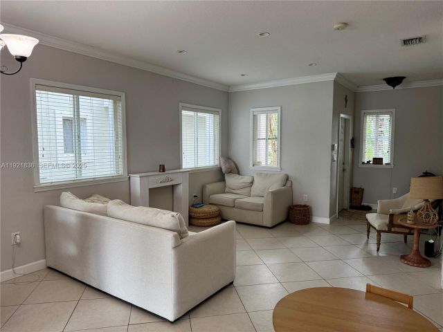 3-bedroom home for sale in Homestead - 3121 SE 2nd Dr - MondialRealty