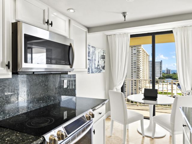 Apartment for rent  Unit #1417 - photo 6864895