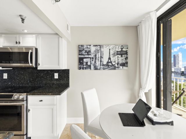 Apartment for rent  Unit #1417 - photo 6864898