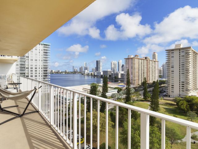 Apartment for rent  Unit #1417 - photo 6864900