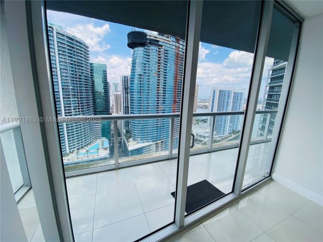 2-bedroom condo for sale in Miami - 475 Brickell Ave 3715 - MondialRealty