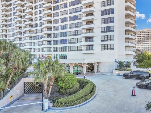 1-bedroom condo for sale in Hallandale Beach - 2500 Parkview Dr 2411 - MondialRealty