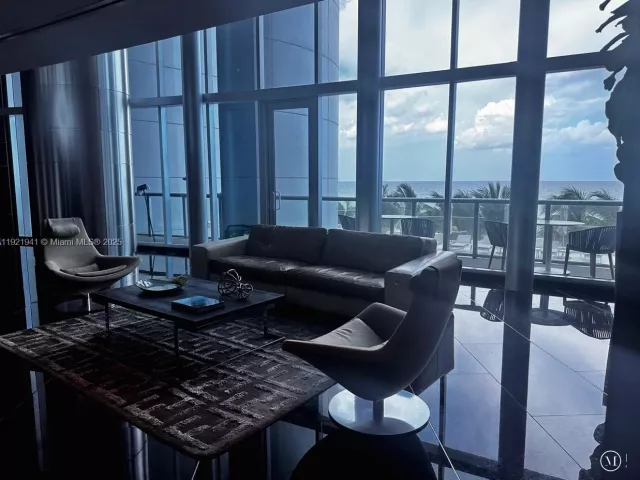 4-bedroom condo for rent in Sunny Isles Beach - 17001 Collins Ave 2601 - MondialRealty