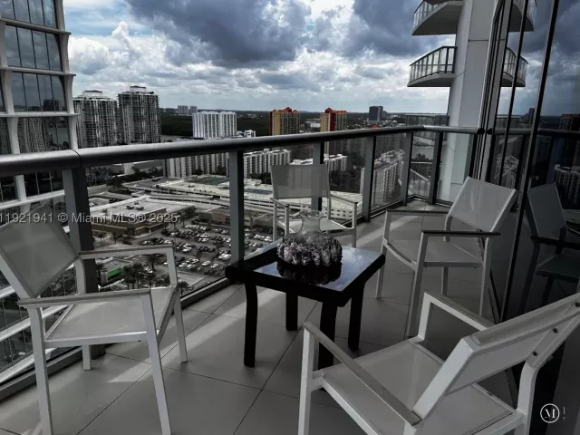 4-bedroom condo for rent in Sunny Isles Beach - 17001 Collins Ave 2601 - MondialRealty