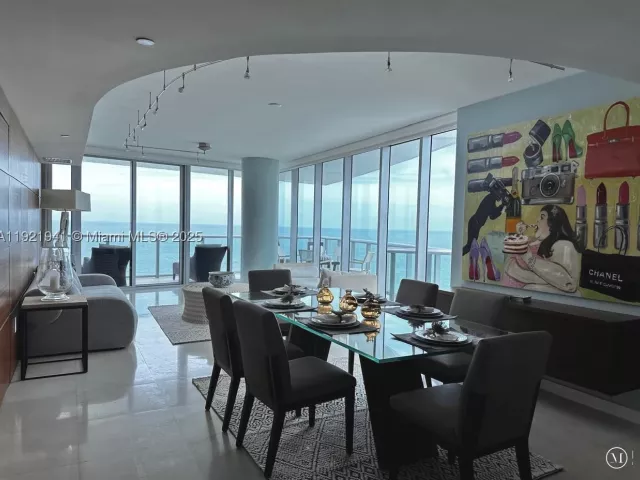 4-bedroom condo for rent in Sunny Isles Beach - 17001 Collins Ave 2601 - MondialRealty