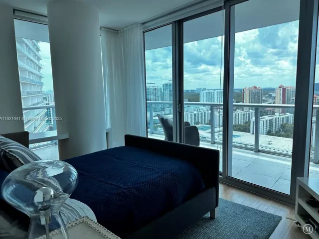 4-bedroom condo for rent in Sunny Isles Beach - 17001 Collins Ave 2601 - MondialRealty