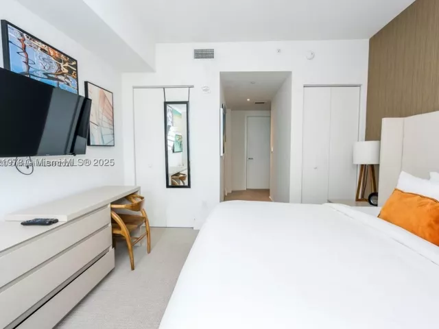 2-bedroom condo for sale in Hollywood - 4111 S Ocean Dr 1506 - MondialRealty