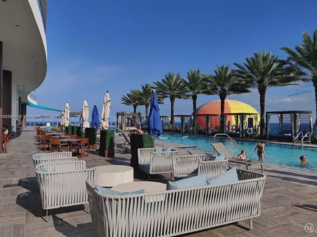 2-bedroom condo for sale in Hollywood - 4111 S Ocean Dr 1506 - MondialRealty