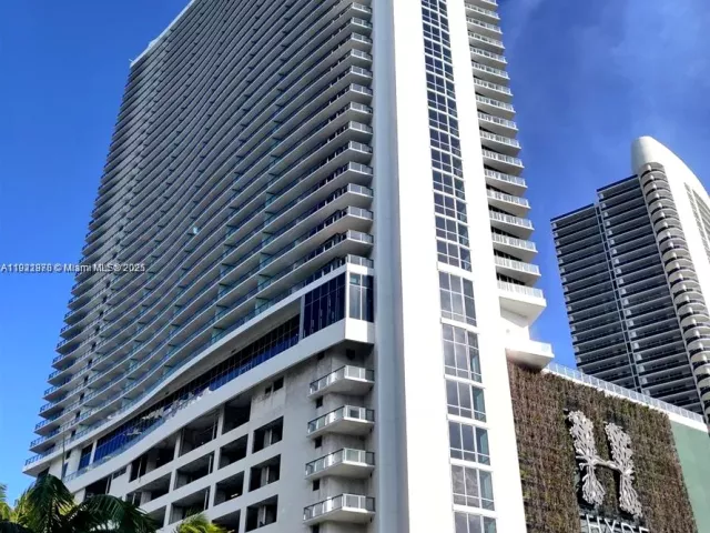 2-bedroom condo for sale in Hollywood - 4111 S Ocean Dr 1506 - MondialRealty