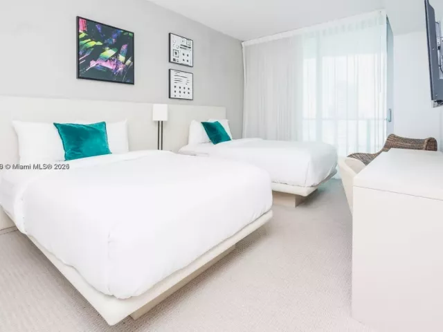 2-bedroom condo for sale in Hollywood - 4111 S Ocean Dr 1506 - MondialRealty