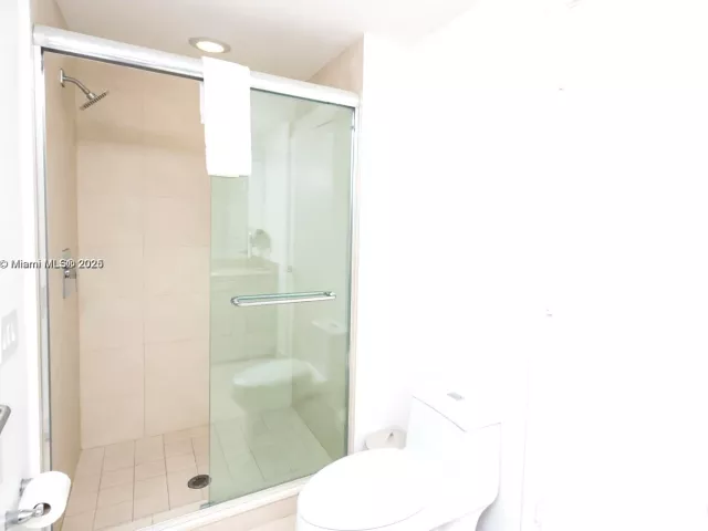 2-bedroom condo for sale in Hollywood - 4111 S Ocean Dr 1506 - MondialRealty