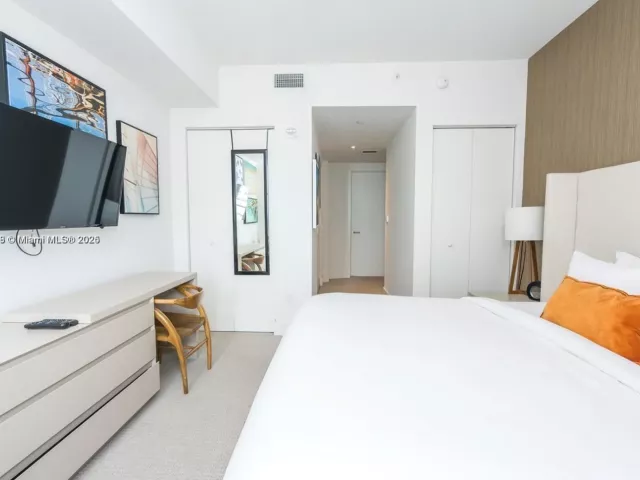 2-bedroom condo for sale in Hollywood - 4111 S Ocean Dr 1506 - MondialRealty