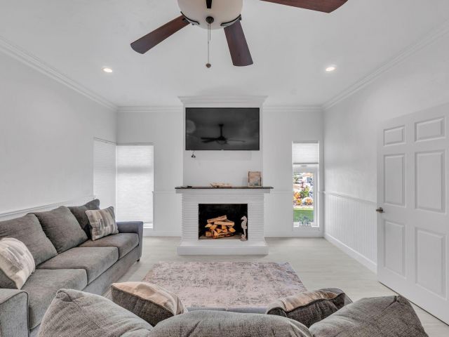 Home for rent at 530 NE 17th Street - photo 6850061