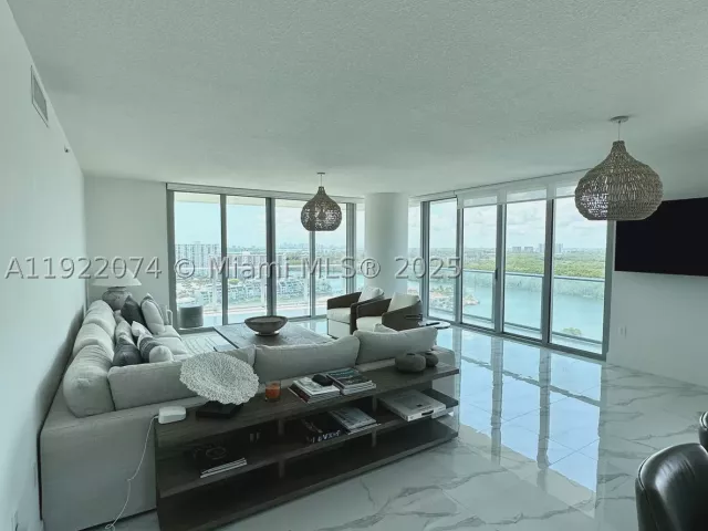 3-bedroom condo for rent in Sunny Isles Beach - 330 Sunny Isles Blvd 5-2002 - MondialRealty