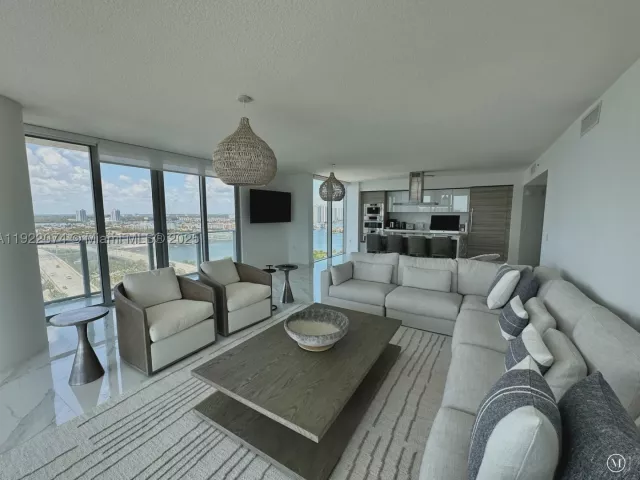 3-bedroom condo for rent in Sunny Isles Beach - 330 Sunny Isles Blvd 5-2002 - MondialRealty