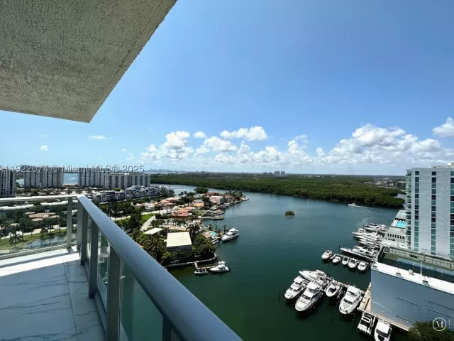 3-bedroom condo for rent in Sunny Isles Beach - 330 Sunny Isles Blvd 5-2002 - MondialRealty