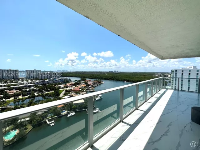 3-bedroom condo for rent in Sunny Isles Beach - 330 Sunny Isles Blvd 5-2002 - MondialRealty