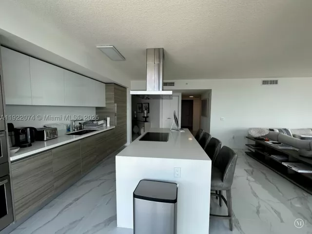 3-bedroom condo for rent in Sunny Isles Beach - 330 Sunny Isles Blvd 5-2002 - MondialRealty