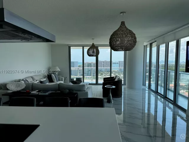 3-bedroom condo for rent in Sunny Isles Beach - 330 Sunny Isles Blvd 5-2002 - MondialRealty