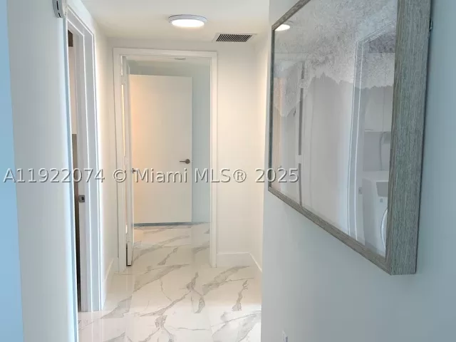 3-bedroom condo for rent in Sunny Isles Beach - 330 Sunny Isles Blvd 5-2002 - MondialRealty