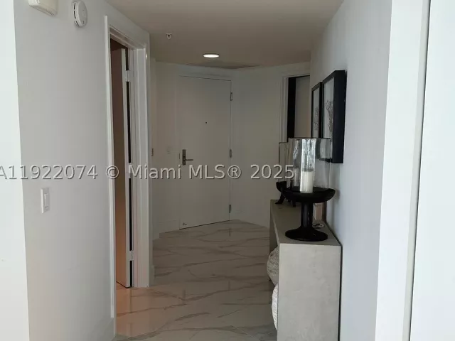 3-bedroom condo for rent in Sunny Isles Beach - 330 Sunny Isles Blvd 5-2002 - MondialRealty