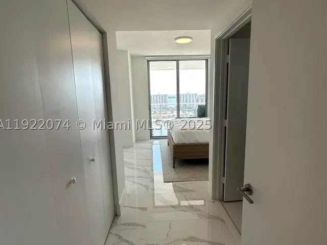 3-bedroom condo for rent in Sunny Isles Beach - 330 Sunny Isles Blvd 5-2002 - MondialRealty