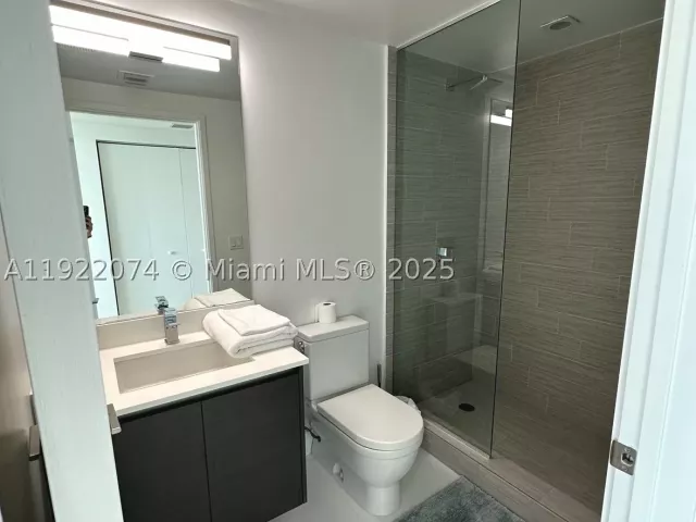 3-bedroom condo for rent in Sunny Isles Beach - 330 Sunny Isles Blvd 5-2002 - MondialRealty
