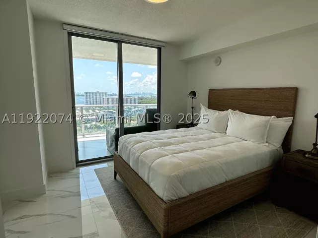 3-bedroom condo for rent in Sunny Isles Beach - 330 Sunny Isles Blvd 5-2002 - MondialRealty