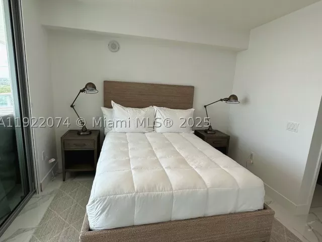 3-bedroom condo for rent in Sunny Isles Beach - 330 Sunny Isles Blvd 5-2002 - MondialRealty