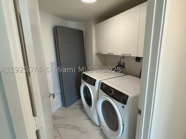 3-bedroom condo for rent in Sunny Isles Beach - 330 Sunny Isles Blvd 5-2002 - MondialRealty