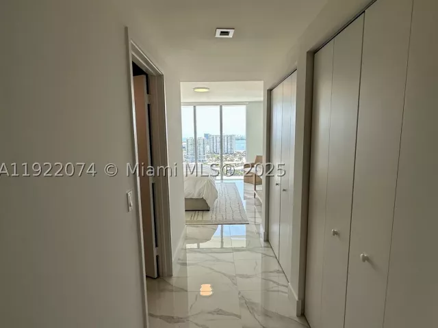 3-bedroom condo for rent in Sunny Isles Beach - 330 Sunny Isles Blvd 5-2002 - MondialRealty