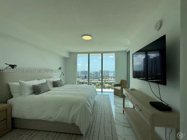 3-bedroom condo for rent in Sunny Isles Beach - 330 Sunny Isles Blvd 5-2002 - MondialRealty