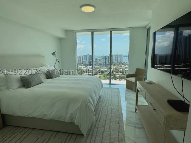 3-bedroom condo for rent in Sunny Isles Beach - 330 Sunny Isles Blvd 5-2002 - MondialRealty